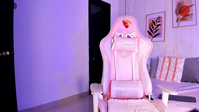 Ayleen Dunkan online show from November 4, 2025, 12:37 pm