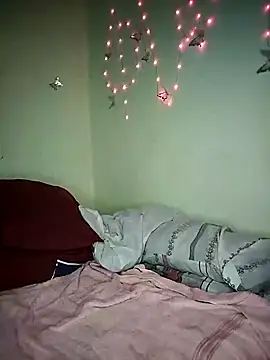 Seductive Yellow Titties online show from March 15, 2026, 3:07 pm