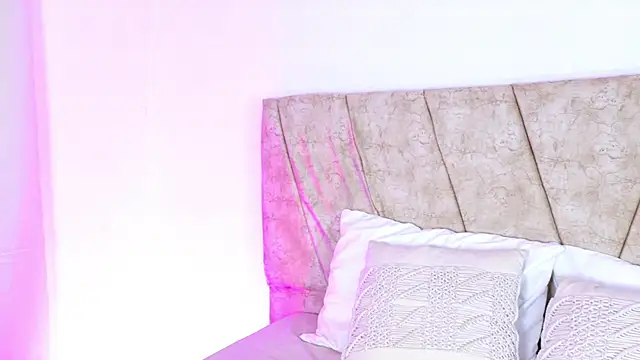 ScarlettLuxe online show from October 3, 2025, 8:39 pm