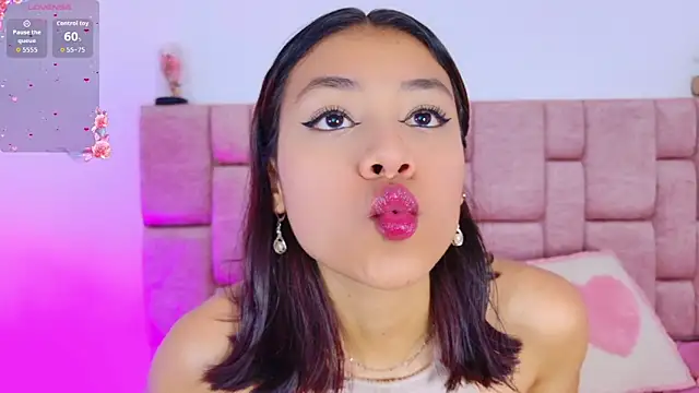 ScarlettLuxe online show from November 25, 2025, 1:00 pm