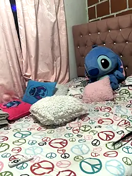 Rachellcooperrr online show from December 19, 2025, 2:51 am