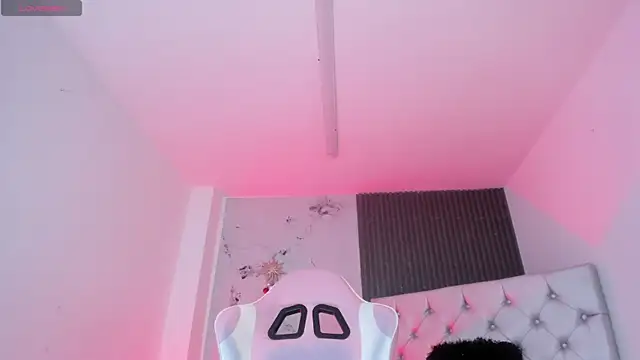 chloesagee online show from December 19, 2025, 11:45 pm