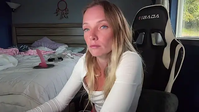 ajmiller25 online show from April 10, 2026, 2:06 am