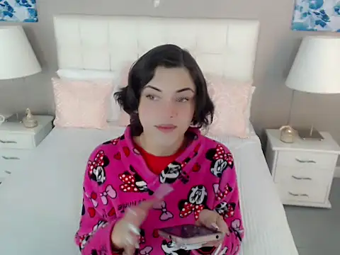 nathalialoes1 online show from November 11, 2025, 12:05 pm