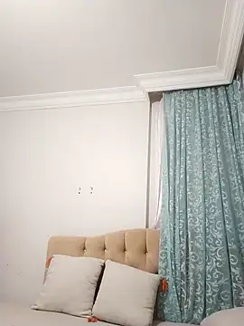 zerdaliii online show from September 17, 2025, 9:05 pm