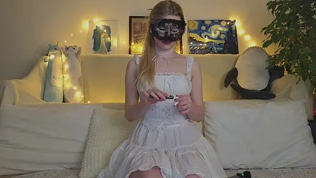 Pixxxis online show from June 4, 2026, 12:49 am