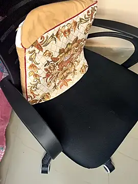 Snapshot of linishal chatting on October 13, 2025, 4:51 pm linishal online show from October 13, 2025, 4:51 pm