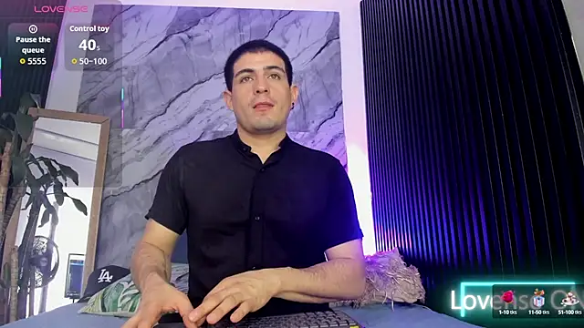 Snapshot of William_Steel_ chatting on September 26, 2025, 11:47 am William Steel online show from September 26, 2025, 11:47 am