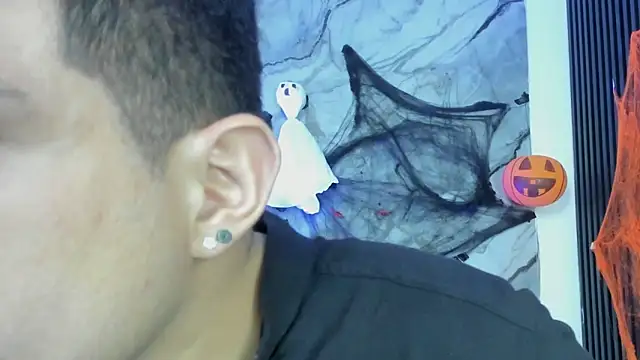 Snapshot of William_Steel_ chatting on October 19, 2025, 4:24 am William Steel online show from October 19, 2025, 4:24 am
