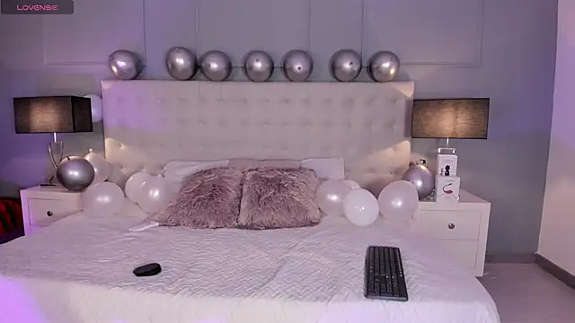 KellyRooss online show from September 25, 2025, 12:09 pm