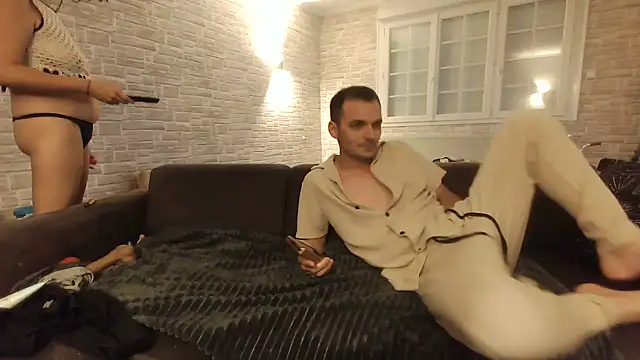 CoupleX85 online show from September 27, 2025, 7:41 pm