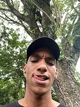 JulienSaint online show from October 10, 2025, 9:03 pm