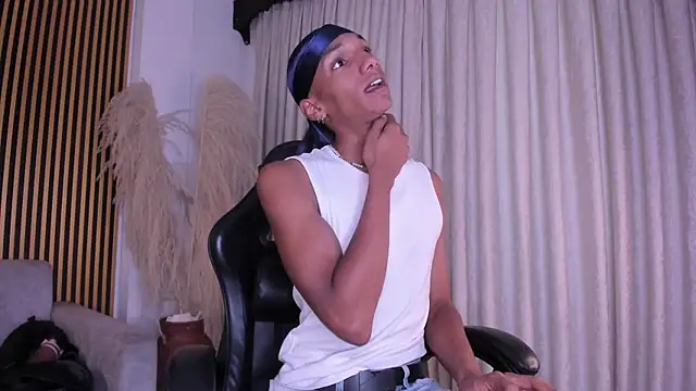 JulienSaint online show from April 15, 2026, 12:12 pm