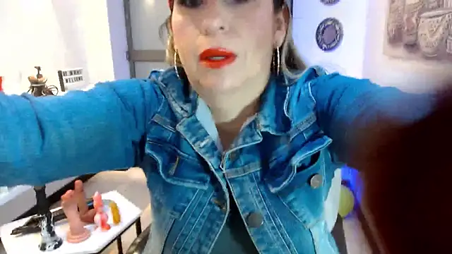 Snapshot of DianaPearls chatting on May 9, 2026, 10:31 am DianaPearls online show from May 9, 2026, 10:31 am