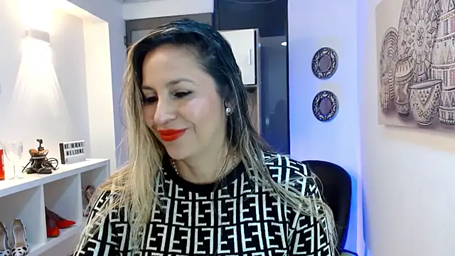 Snapshot of DianaPearls chatting on May 11, 2026, 10:32 am DianaPearls online show from May 11, 2026, 10:32 am