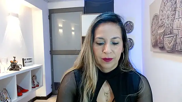 Snapshot of DianaPearls chatting on May 19, 2026, 10:43 am DianaPearls online show from May 19, 2026, 10:43 am