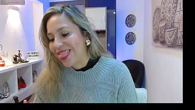 Snapshot of DianaPearls chatting on June 9, 2026, 10:27 am DianaPearls online show from June 9, 2026, 10:27 am