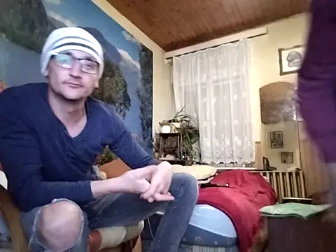 Snapshot of beda_gergo chatting on November 25, 2025, 11:27 pm beda gergo online show from November 25, 2025, 11:27 pm