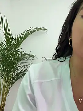 Ariana2017 online show from February 25, 2026, 9:35 pm