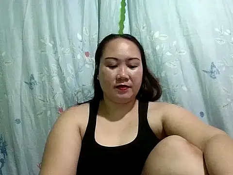 prettywetmom88 online show from October 13, 2025, 10:04 am
