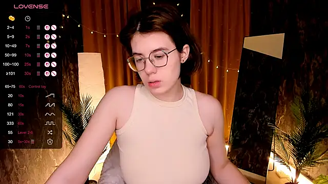 BellaCaress online show from December 14, 2025, 2:17 am