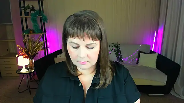 CrystaalStaar online show from September 8, 2025, 6:18 pm