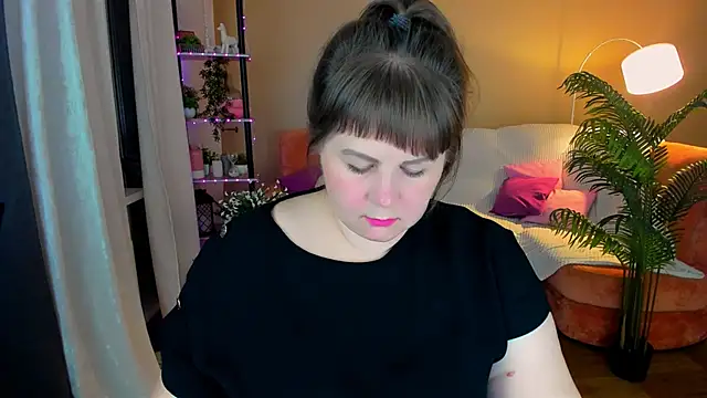 CrystaalStaar online show from October 13, 2025, 7:25 pm