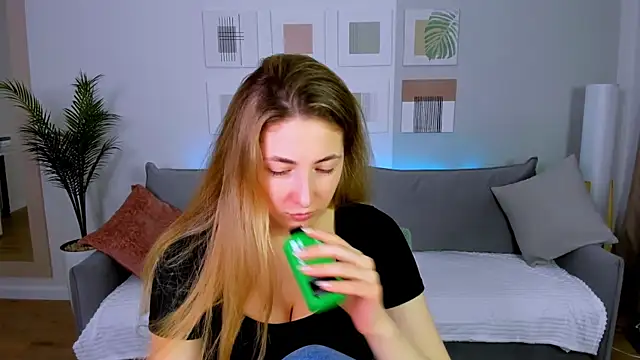 SensitiveSooul online show from April 15, 2026, 7:43 pm