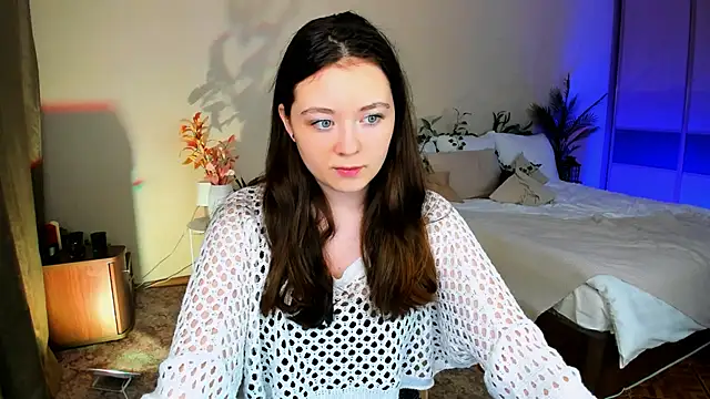 AlluringLookk online show from November 18, 2025, 11:14 am