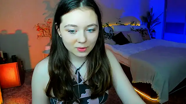 AlluringLookk online show from November 26, 2025, 4:41 pm