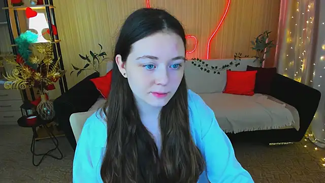 AlluringLookk online show from April 19, 2026, 4:28 pm