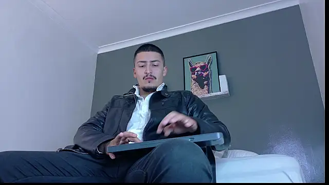 MrFox   online show from April 4, 2026, 11:51 am