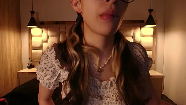 Emilia Bons online show from February 23, 2026, 2:03 pm