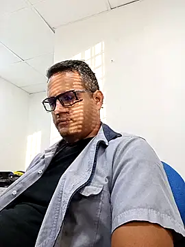 geimos36 online show from October 16, 2025, 9:27 pm