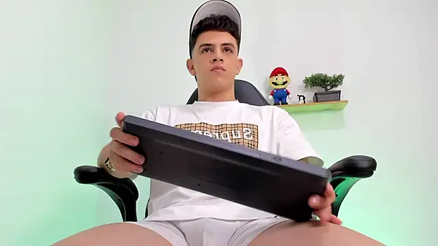 Mikecooper online show from January 14, 2026, 3:01 am