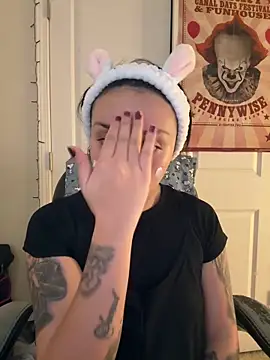 CharmingMaddie online show from March 4, 2026, 9:43 pm