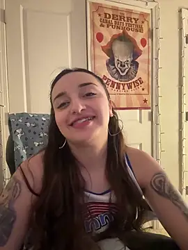 CharmingMaddie online show from April 18, 2026, 5:11 am