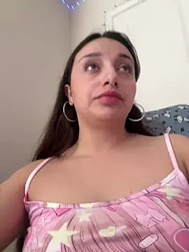 CharmingMaddie online show from April 18, 2026, 5:17 pm