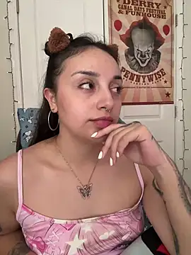 CharmingMaddie online show from April 18, 2026, 7:58 pm