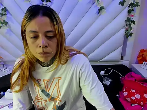 Snapshot of Sofii_Anal_ chatting on September 23, 2025, 2:36 am Sofii Anal online show from September 23, 2025, 2:36 am