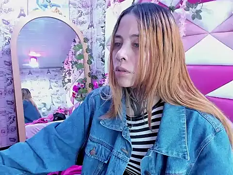 Snapshot of Sofii_Anal_ chatting on October 22, 2025, 2:12 am Sofii Anal online show from October 22, 2025, 2:12 am