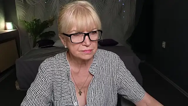 Snapshot of Sabina_Ros chatting on September 15, 2025, 6:24 am Sabina Ros online show from September 15, 2025, 6:24 am