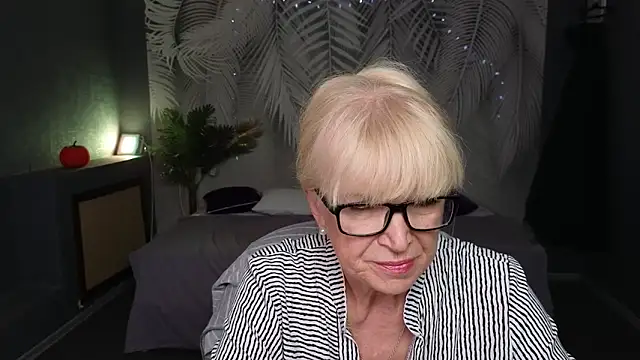 Snapshot of Sabina_Ros chatting on September 27, 2025, 7:13 am Sabina Ros online show from September 27, 2025, 7:13 am