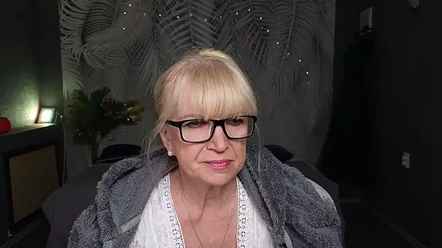 Snapshot of Sabina_Ros chatting on October 3, 2025, 7:16 am Sabina Ros online show from October 3, 2025, 7:16 am