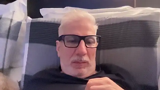 Snapshot of Eatnycum chatting on March 27, 2026, 9:47 pm Eatnycum online show from March 27, 2026, 9:47 pm