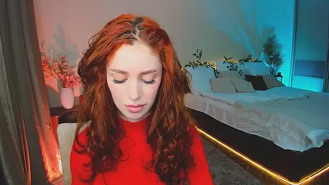 ChristinaConteeree online show from November 10, 2025, 1:43 pm