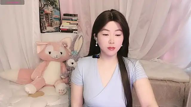 Snapshot of Emmaq996 chatting on May 13, 2026, 2:42 am Emmaq996 online show from May 13, 2026, 2:42 am