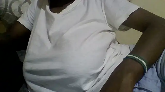 Snapshot of sexyonettt chatting on September 27, 2025, 2:22 pm sexyonettt online show from September 27, 2025, 2:22 pm