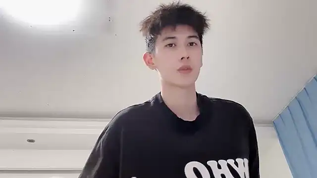 xiaojie2563 online show from October 19, 2025, 4:51 pm