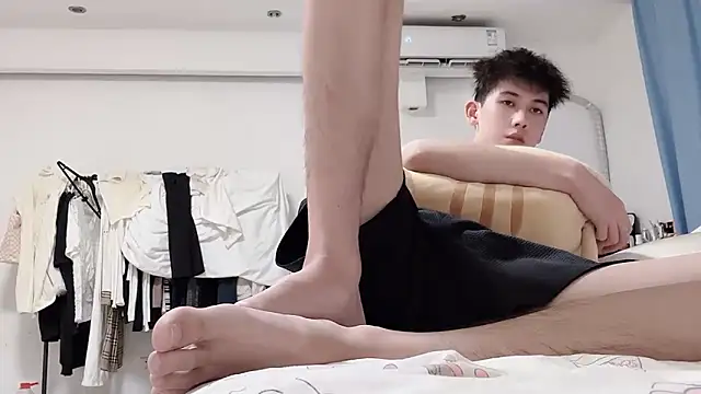 xiaojie2563 online show from November 4, 2025, 9:41 am